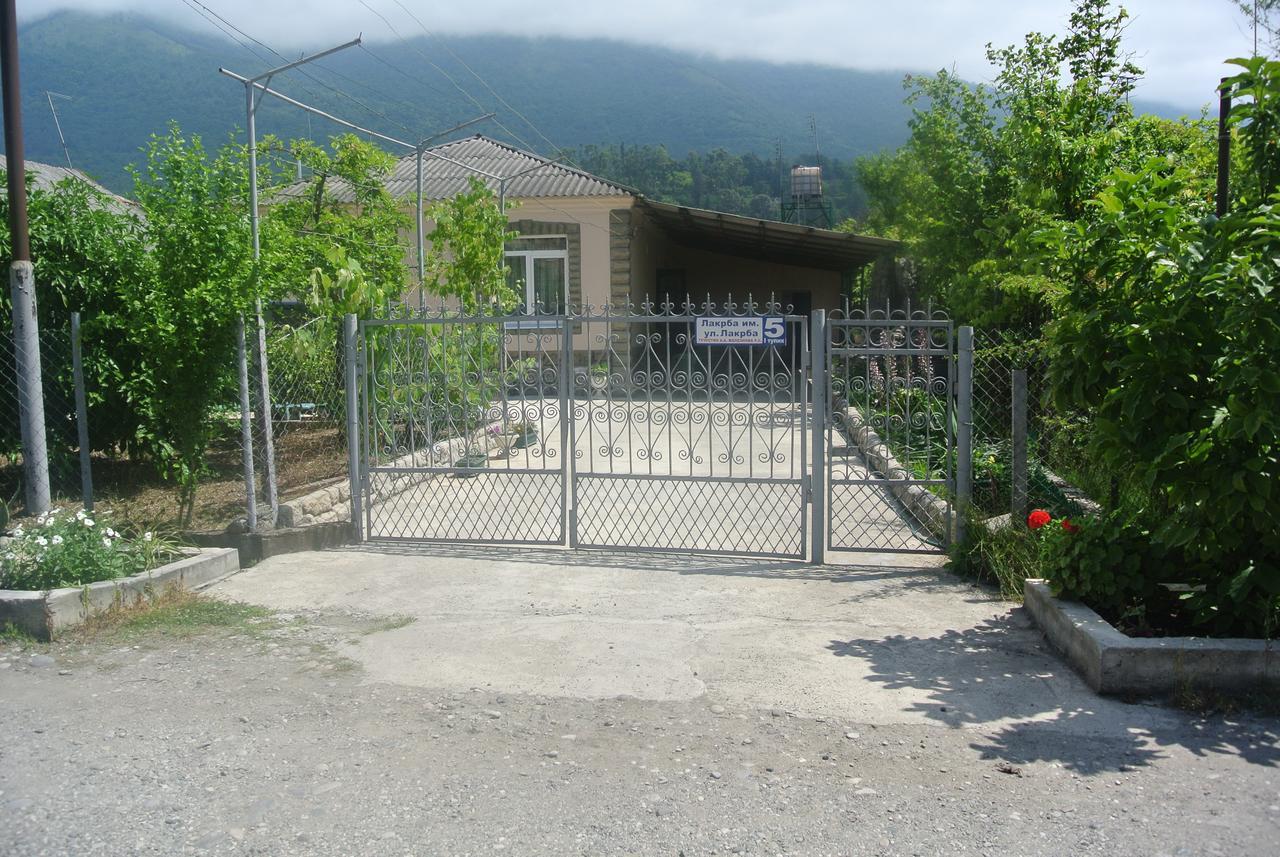Tikhaya Gavan Guest House Gagra Extérieur photo