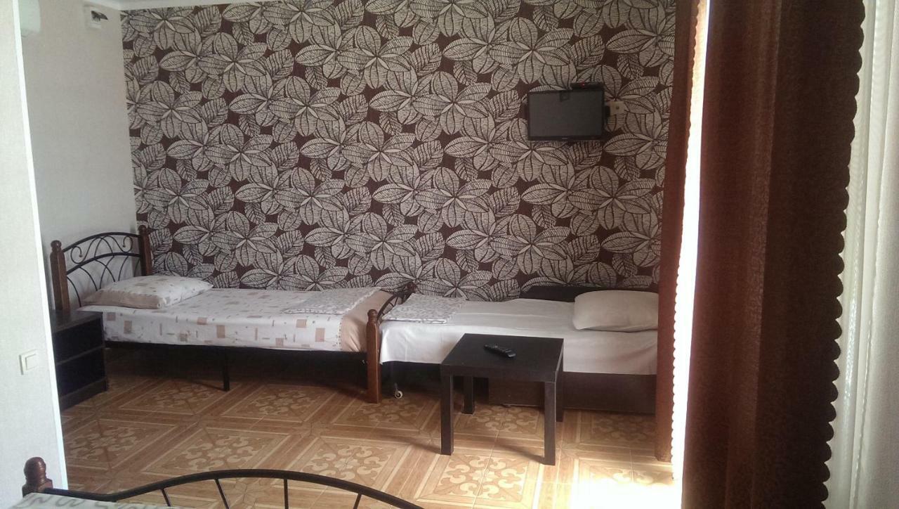 Tikhaya Gavan Guest House Gagra Extérieur photo