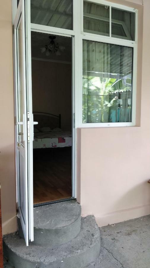 Tikhaya Gavan Guest House Gagra Extérieur photo