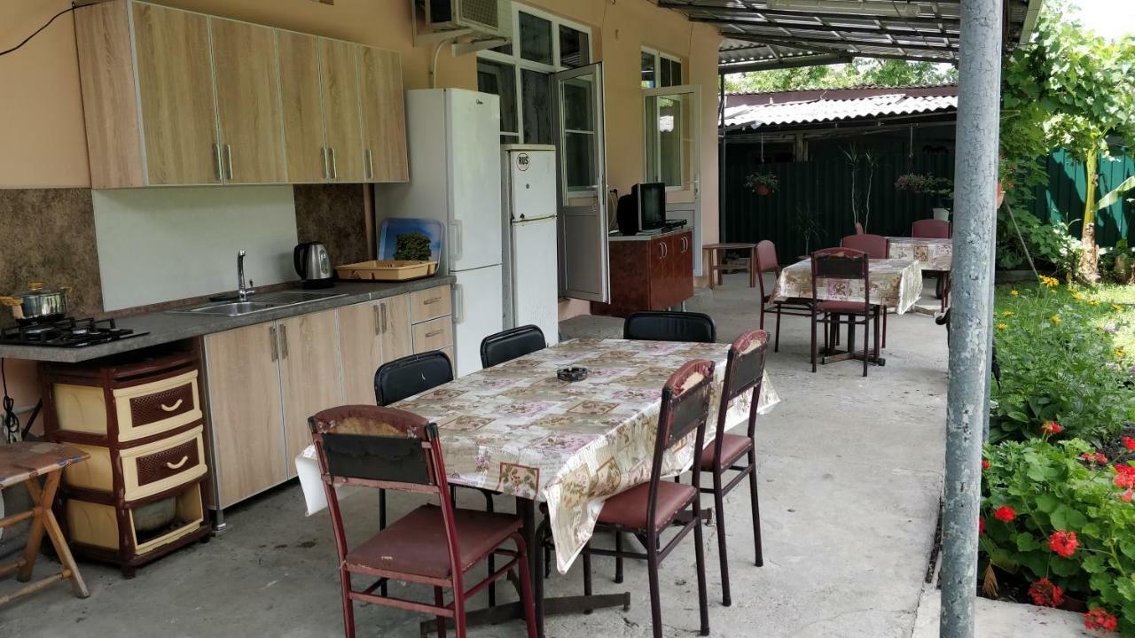 Tikhaya Gavan Guest House Gagra Extérieur photo